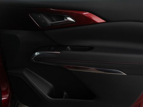 Used 2024 Chevrolet Traverse Z71 image 9