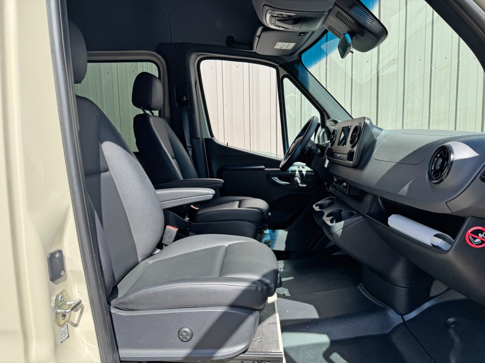 Used 2021 Mercedes-Benz Sprinter 2500 w/ Comfort Plus Package image 15