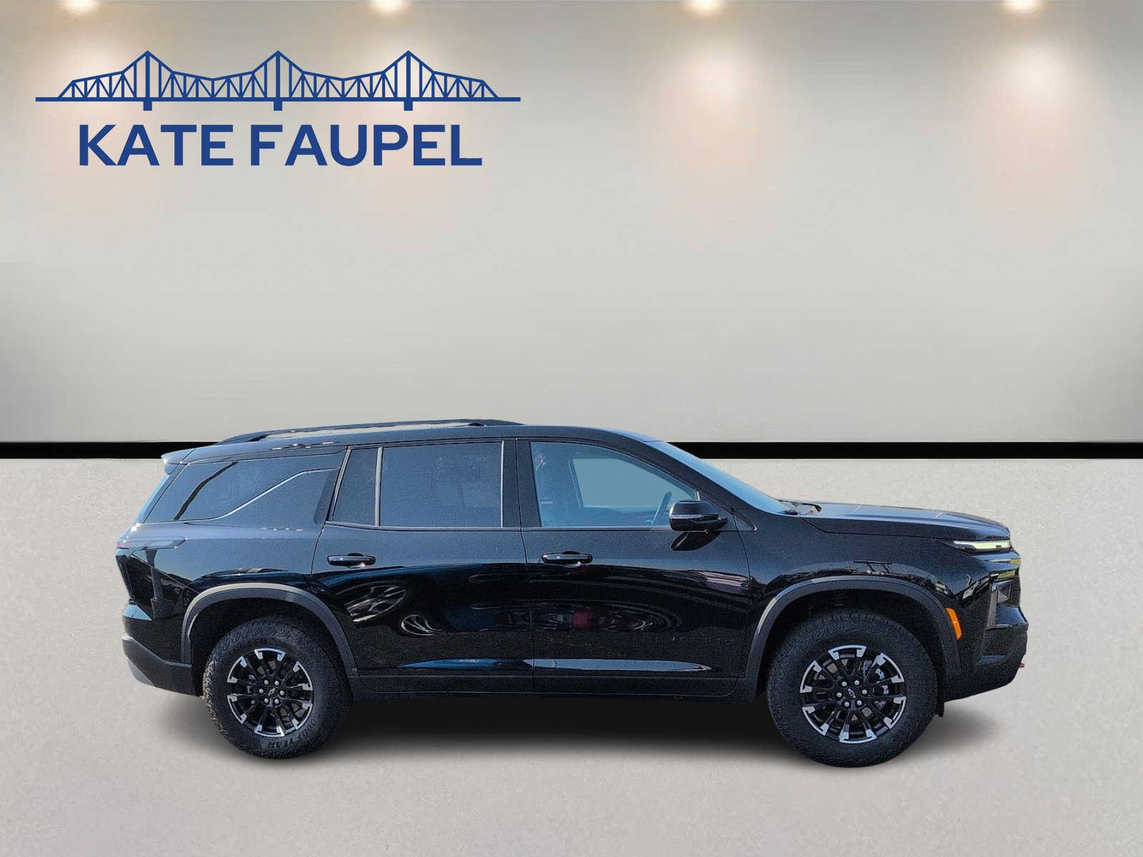Used 2026 Chevrolet Traverse Z71 w/ LPO, Floor Liner Package AWD/4WD image 8