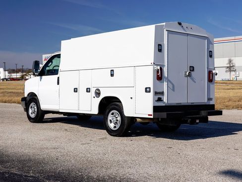 Used 2021 Chevrolet Express 3500 w/ Power Convenience Package image 5