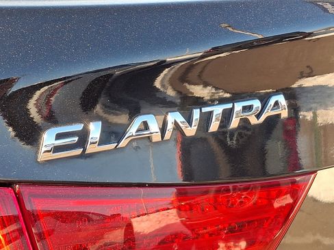 Used 2013 Hyundai Elantra Limited image 29