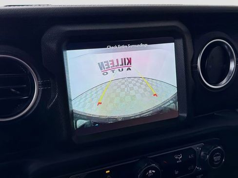 Used 2022 Jeep Wrangler Unlimited Sahara w/ Cold Weather Group image 16