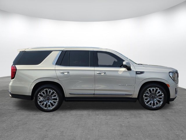 Used 2023 GMC Yukon Denali Ultimate AWD/4WD image 3
