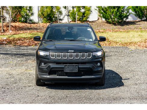 Used 2022 Jeep Compass Latitude image 2