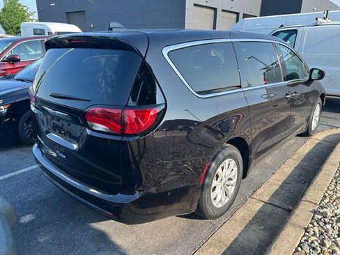 Used 2019 Chrysler Pacifica Touring Plus w/ Advanced Safetytec Group FWD image 3