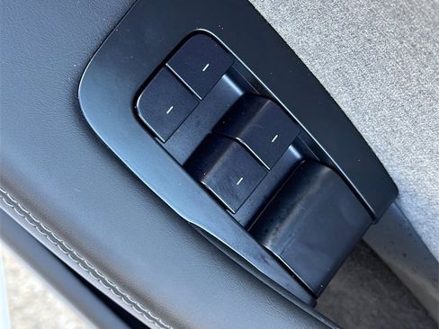 Used 2025 Tesla Model 3 Long Range image 19