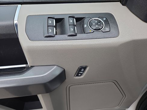 Used 2018 Ford F150 XLT image 10