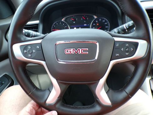 Used 2023 GMC Acadia SLT image 17