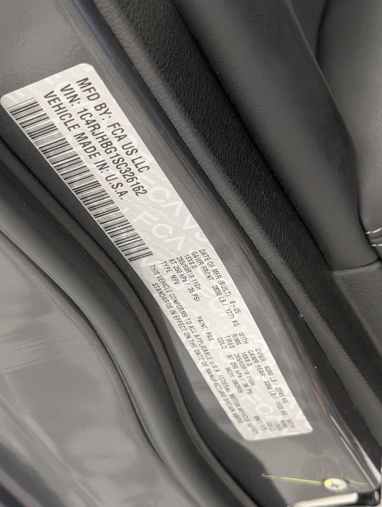 Used 2025 Jeep Grand Cherokee Limited AWD/4WD image 35