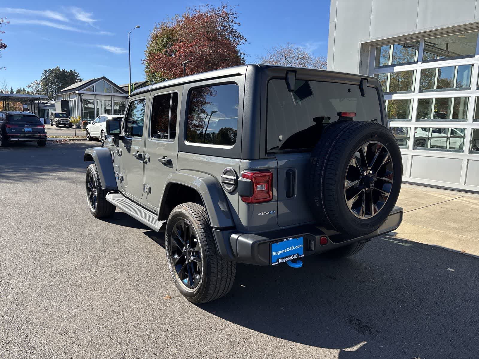 Used 2022 Jeep Wrangler Unlimited Sahara AWD/4WD image 3