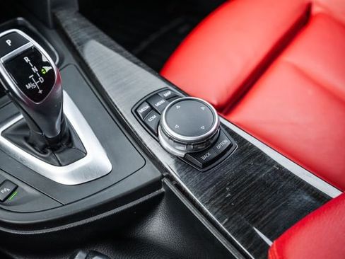 Used 2017 BMW 330i xDrive Wagon image 22