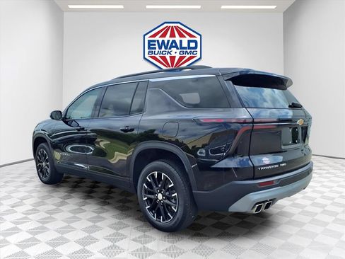 Used 2025 Chevrolet Traverse LT w/ Sun and Wheel Package AWD/4WD image 4