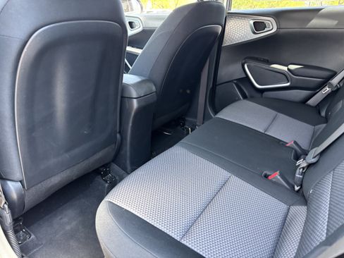Certified 2025 Kia Soul LX w/ LX Technology Package FWD image 15