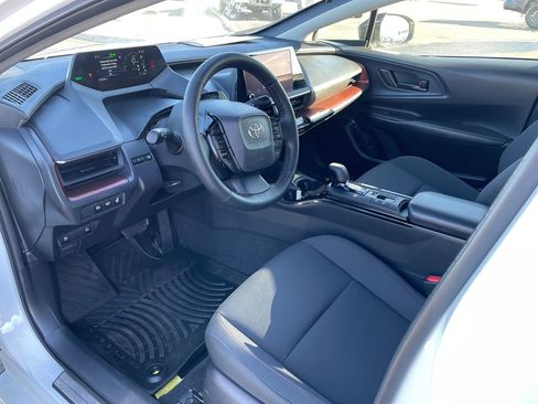 Used 2025 Toyota Prius Plug-In Hybrid image 10