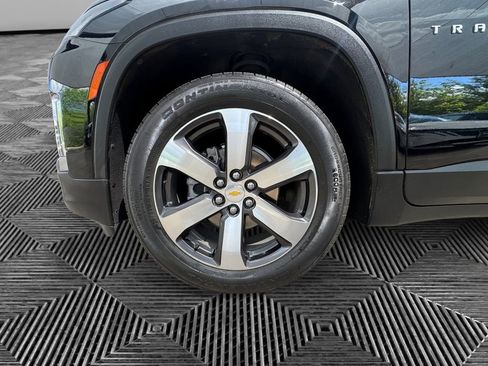 Used 2023 Chevrolet Traverse LT w/ LT Premium Package image 9
