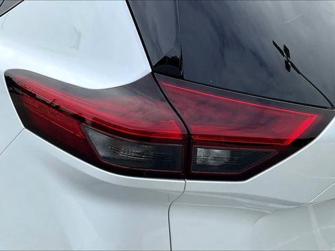 Used 2025 Nissan Rogue Platinum w/ Platinum Premium Package FWD image 57