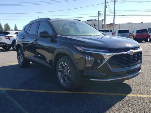 New 2026 Chevrolet Trax LT w/ Sunroof Package image 3