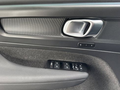 Used 2022 Volvo XC40 P8 Recharge Plus image 10