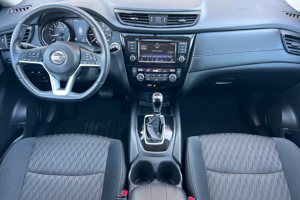 Used 2018 Nissan Rogue SV w/ Sun & Sound Touring Package FWD image 16