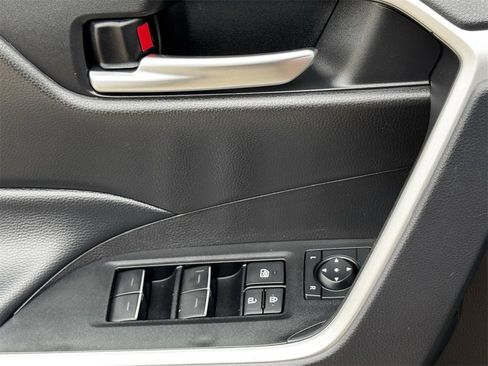 Used 2025 Toyota RAV4 XLE image 26