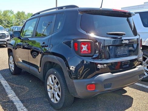 Used 2018 Jeep Renegade Latitude w/ Cold Weather Group AWD/4WD image 3