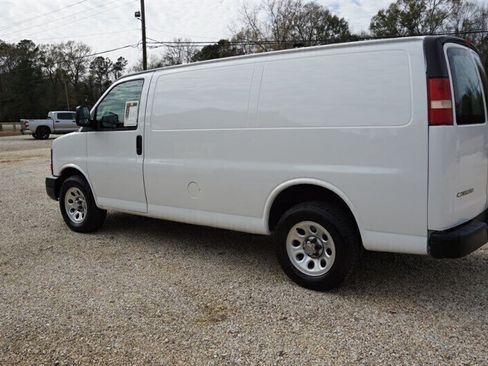 Used 2010 Chevrolet Express 1500 RWD image 8