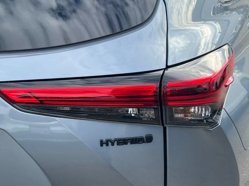 Used 2023 Toyota Highlander LE AWD/4WD image 18