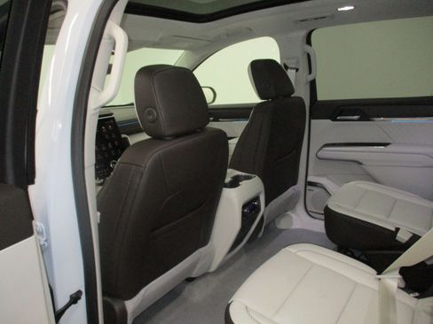 New 2026 GMC Acadia Denali w/ Super Cruise Package image 22