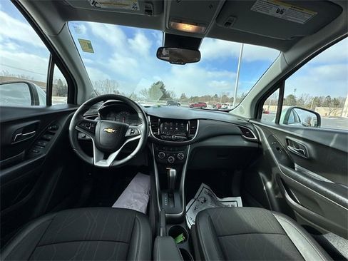 Certified 2022 Chevrolet Trax LT w/ LT Convenience Package image 19