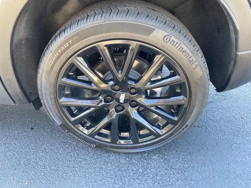 Used 2023 Cadillac XT4 Luxury w/ LPO, ONYX Package AWD/4WD image 30
