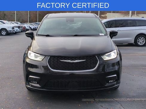 Certified 2024 Chrysler Pacifica Touring-L image 8