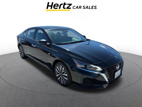 Used 2025 Nissan Altima 2.5 SV image 1