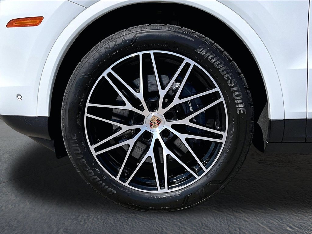 Certified 2026 Porsche Cayenne AWD/4WD image 11