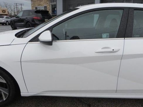 Used 2025 Hyundai Elantra SEL FWD image 41