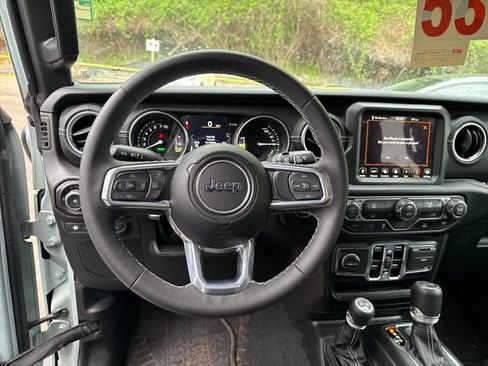 Used 2023 Jeep Wrangler Unlimited Sahara AWD/4WD image 20