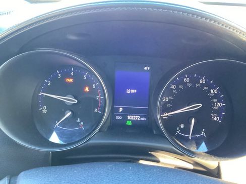 Used 2019 Toyota C-HR LE image 19