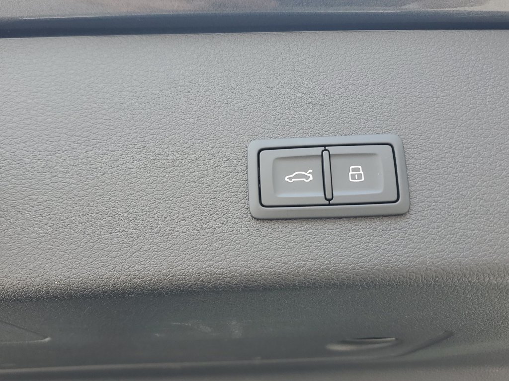 Certified 2023 Audi e-tron Premium Plus w/ Premium Plus Package AWD/4WD image 16