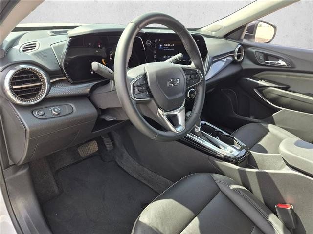 Used 2025 Chevrolet Trax ACTIV FWD image 8