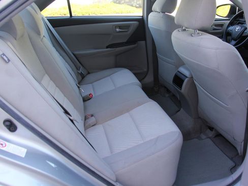 Used 2016 Toyota Camry LE image 29