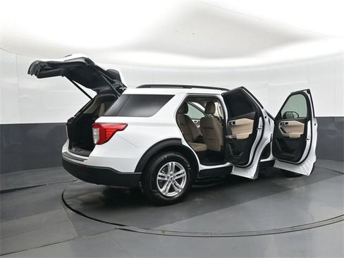 Used 2023 Ford Explorer XLT image 47