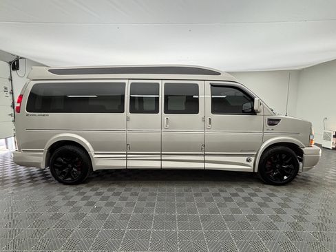 Used 2023 Chevrolet Express 2500 Extended RWD image 6