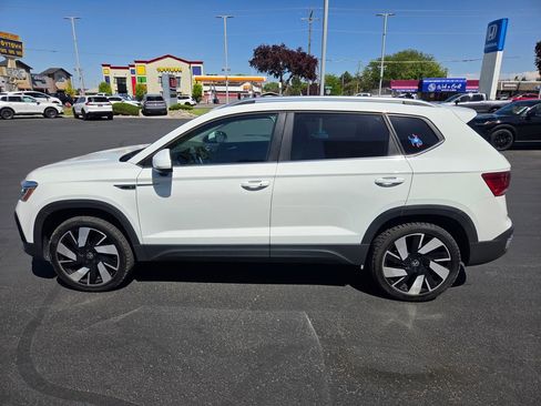 Used 2024 Volkswagen Taos SEL AWD/4WD image 6