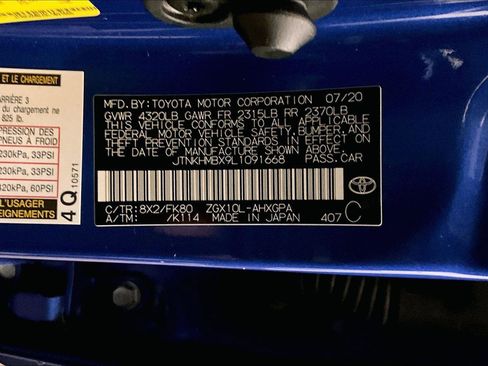 Used 2020 Toyota C-HR XLE image 32