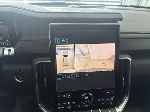 Used 2025 GMC Acadia Elevation image 13