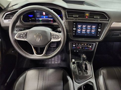 Used 2022 Volkswagen Tiguan SE FWD image 46