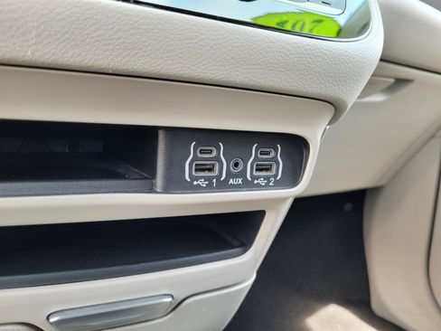 Used 2023 Chrysler Pacifica Touring-L FWD image 21