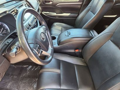 Used 2018 Toyota Highlander SE
