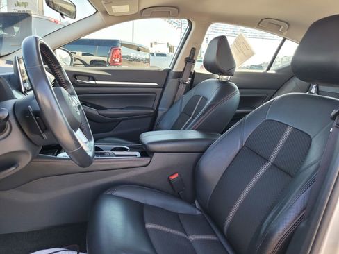 Used 2024 Nissan Altima 2.5 SR image 11