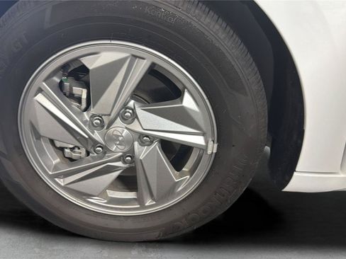 Certified 2026 Hyundai Elantra SE FWD image 24