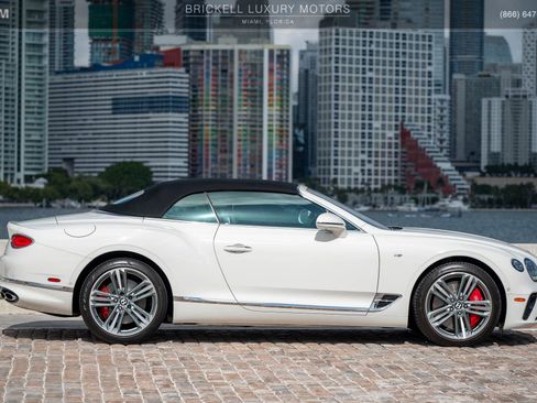 Used 2022 Bentley Continental GT image 15